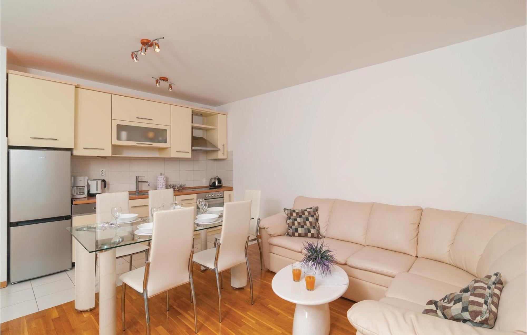 Nice Apartment In Omis With House Sea View Luaran gambar